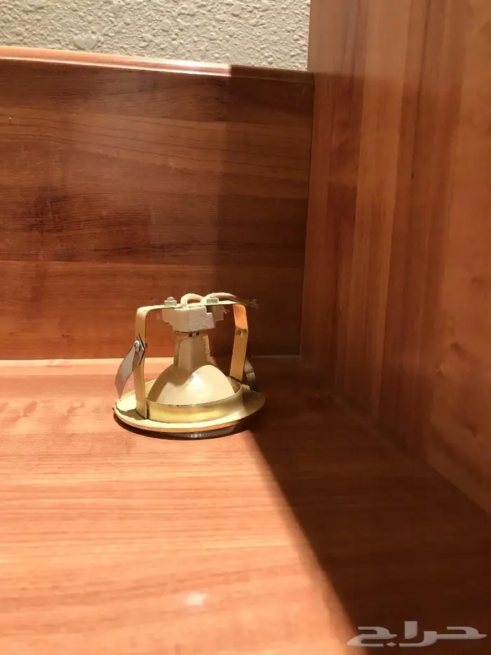 دولاب تلفزيون كبير للبيع جديد تقريبا 3