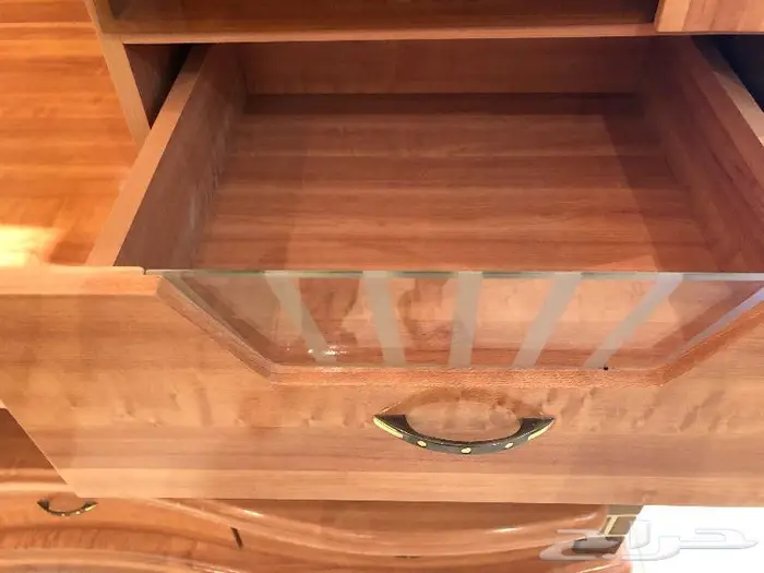 دولاب تلفزيون كبير للبيع جديد تقريبا 1