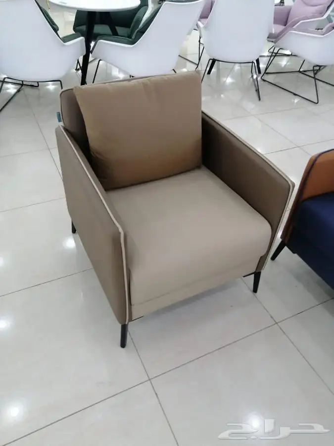 كنب جلد جديد بالكرتون 3
