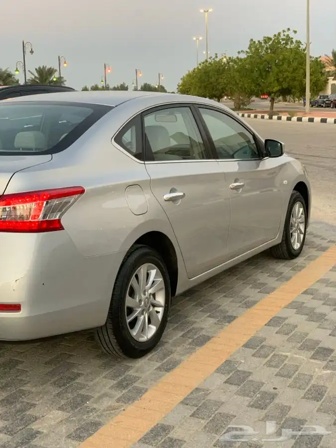 للبيع نيسان سنترا بحالة الوكالة 2019 5