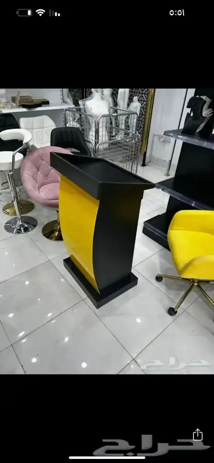 منبر خشبي. استاندات ارفف عربة فندقي 1