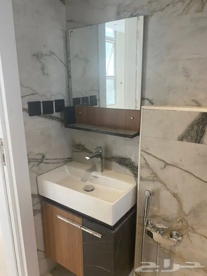 سباك مصري موجود سياره 18