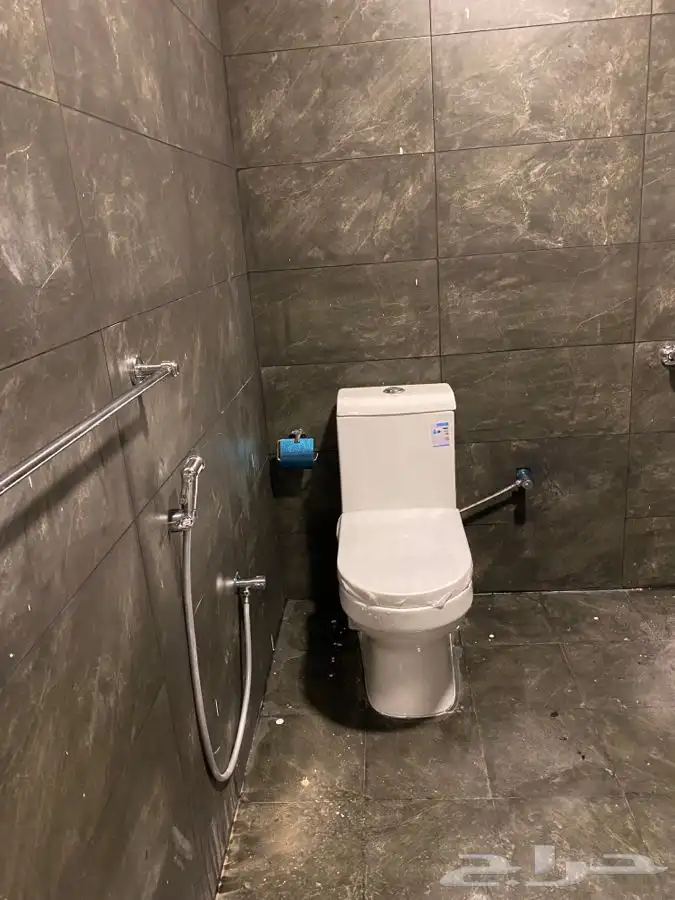 سباك مصري موجود سياره 10