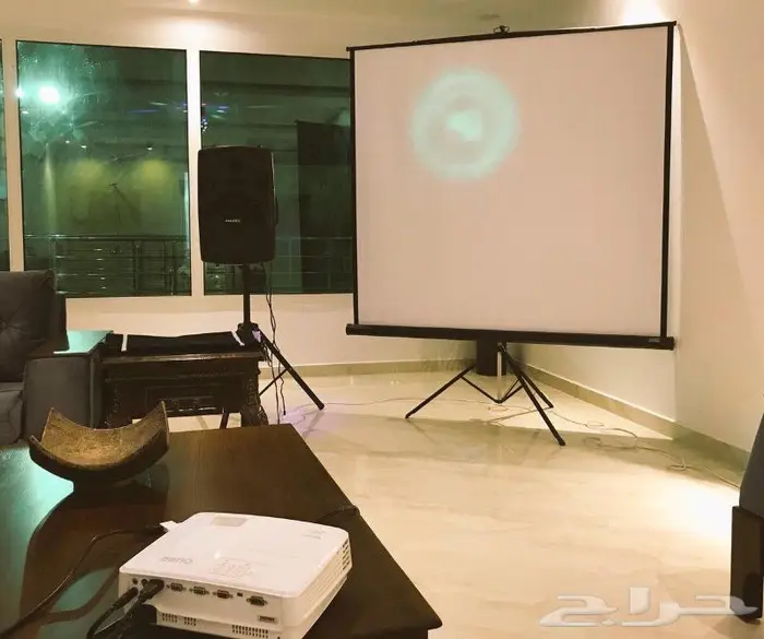 بروجكتر ذكي وشاشة عرض للايجار 4