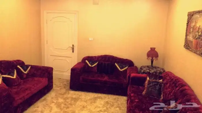 كنب كلاسيك اللون احمر الاسفنج ممتاز 0