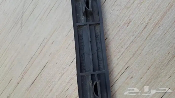 جلدة صدام أمامي وسط كابرس 75_76 اصلي جي ام 3