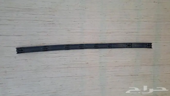 جلدة صدام أمامي وسط كابرس 75_76 اصلي جي ام 1