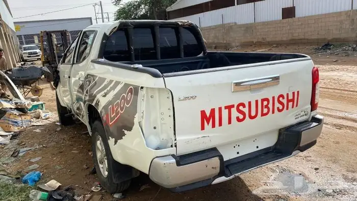 ميتسوبيشي L200 2021 مصدوم قطع غيار 4