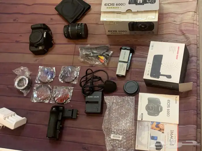 كاميرا كانون D600 مع اكسسوارات 3