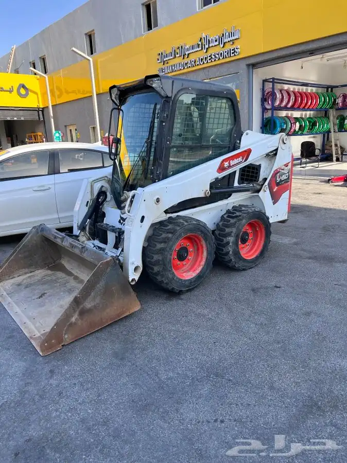 بوبكات لدفن وجميع شغل البناء بساعة او قطوعة 0