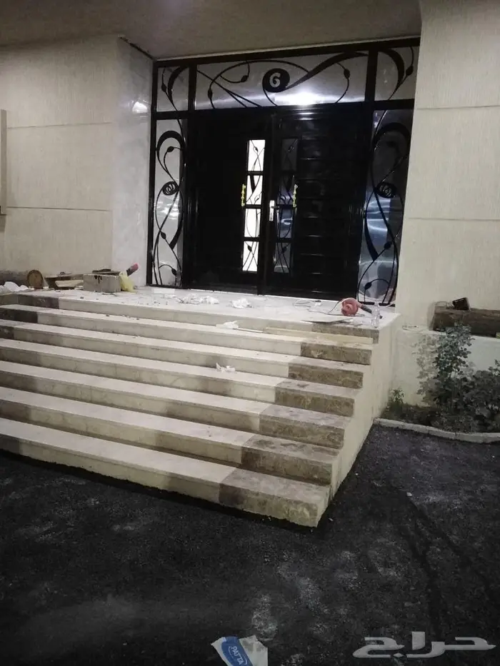 لدينا مبلطين ومليسين ونجارين وسباكين كل مهن المقاولات الأخرى 15