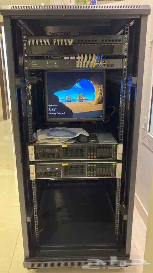 توريد وتركيب وتجهيز Server سيرفرات و التيار المنخفض 18