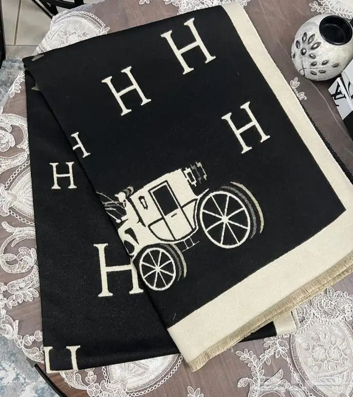 اسكارفات شالات جميع الماركات جوده عاليه نسائيه ورجاليه 50