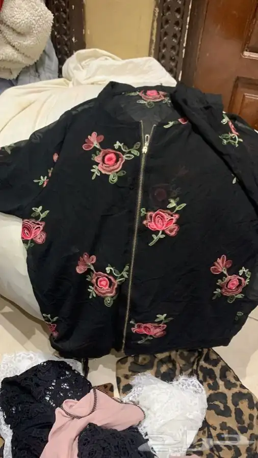 تنانير وبلايز قمصان نسائية مستعملة 96