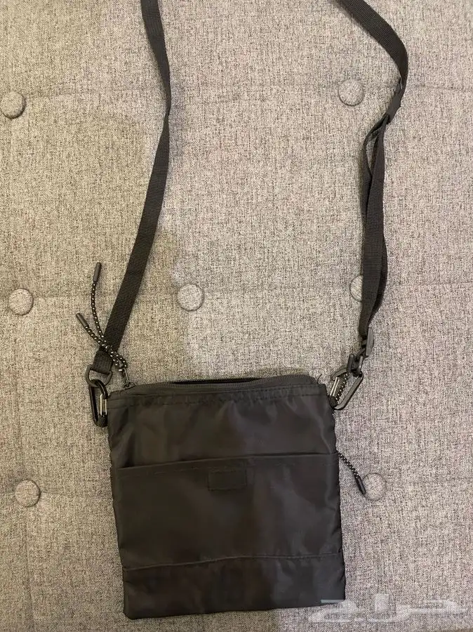 شنطة بول اند بير ( جديده ) (new bag from pull and bear ) 1