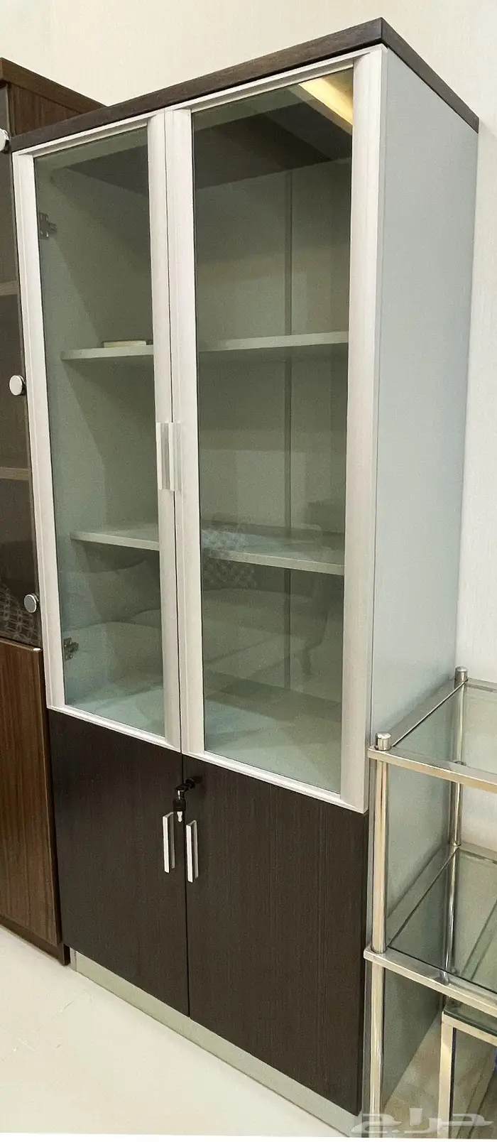 مكتب خشبي مع دولاب 2