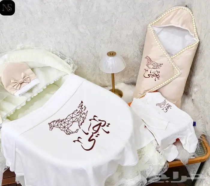 طقم مواليد فخم بالاسم حسب الطلب 7