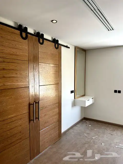 متخصصون في صناعة الابواب و طاولات المجالس والطعام 24