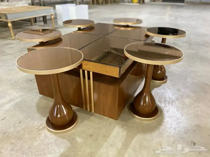 متخصصون في صناعة الابواب و طاولات المجالس والطعام 0