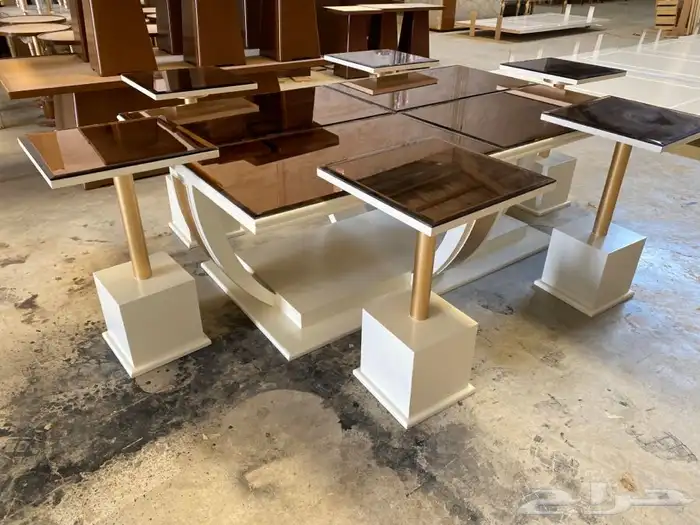 متخصصون في صناعة الابواب و طاولات المجالس والطعام 1