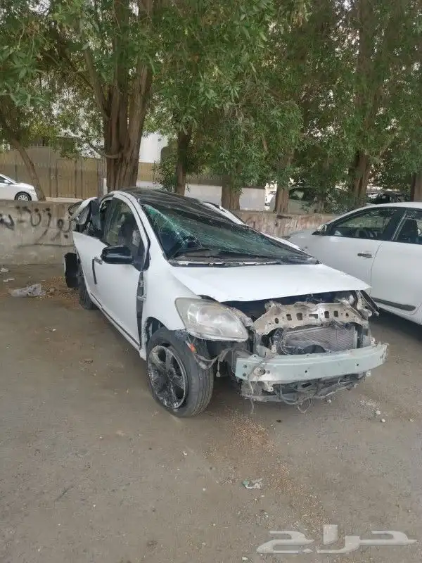 يوجد لدينا جميع انواع قطع غيار كورولا 5