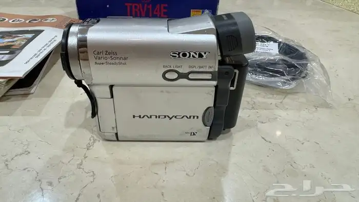 (تم البيع) كاميرا فيديو سوني شريط ميني ديفي Mini dv 4