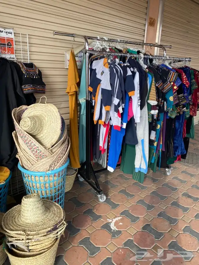 ازياء نسائية تراثية وحديثة 1