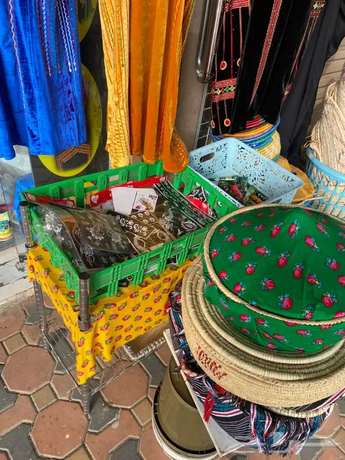 ازياء نسائية تراثية وحديثة 2