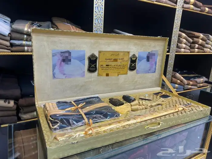 درع تخرج صندوق سيف طقم هدية رجالي بشت شتوي زواج فروة 5