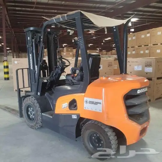 رافعات شوكية (فوركلفت) forklift للإيجار بجميع المقاسات 3