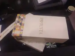 طباعة استيكر وبوكسات حلويات للمطاعم 6