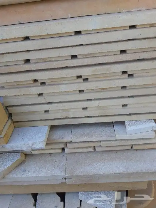 حجر كريمي واصفر للبيع 3