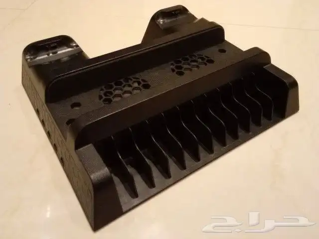 قاعدة تبريد بلاي ستيشن 4 مع شحن يد ((تم البيع)) 1