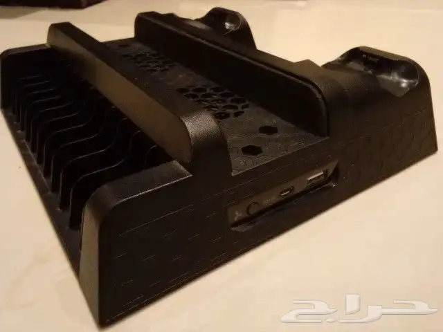 قاعدة تبريد بلاي ستيشن 4 مع شحن يد ((تم البيع)) 2