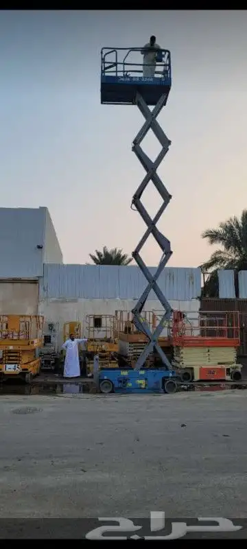 تاجير رفعات شوكيه كرنات سطحات ترلات سيزر لفت 6