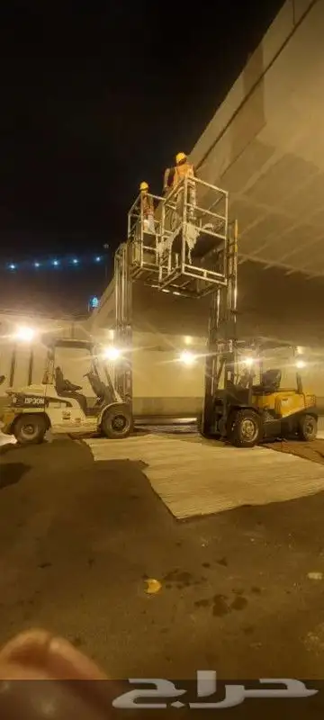 تاجير رفعات شوكيه كرنات سطحات ترلات سيزر لفت 7