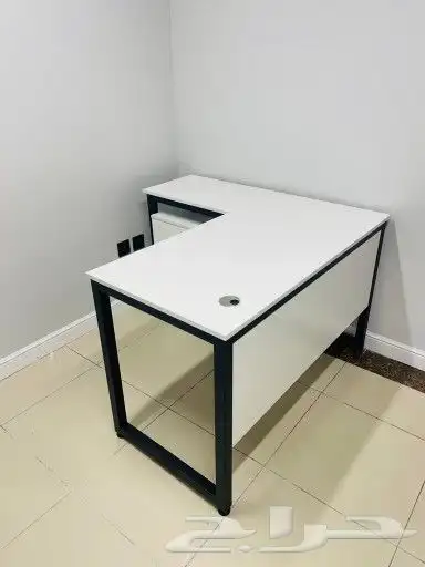 تصنيع مكاتب مودرن ابيض واسود 1