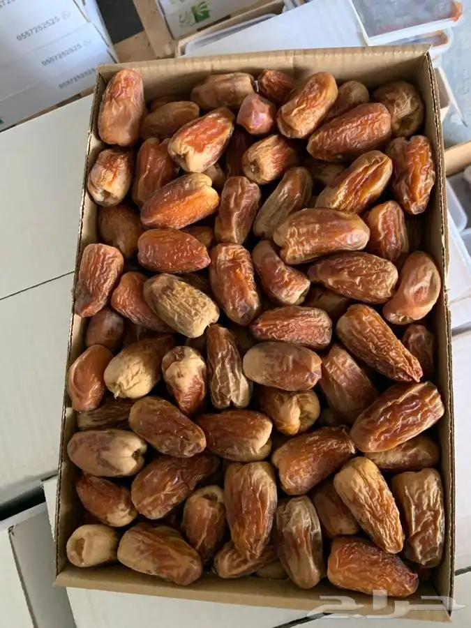يوجد لدينا جميع انواع التمور الفاخرة 8