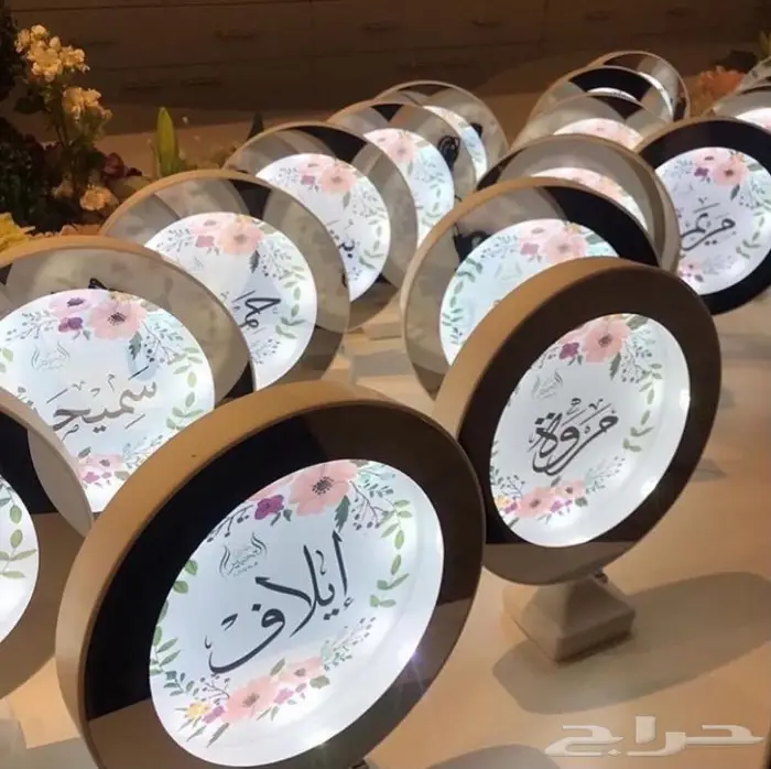 المرايا السحرية المضيئة أجمل الهدايا للطالبات 10