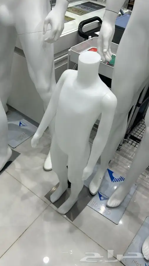 مجسمات رجالي نسائي اطفال منيكان. 4