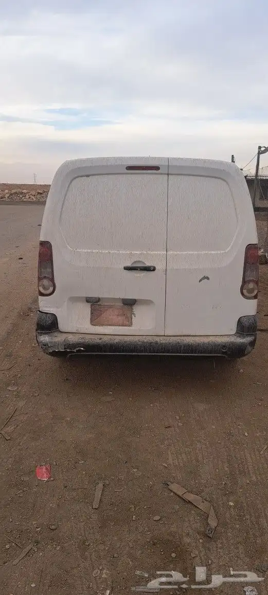 بيجو 508 وبيجو 307 وبيجو 207 وبيجو 3001 ورينو وفان ستروين وب 10