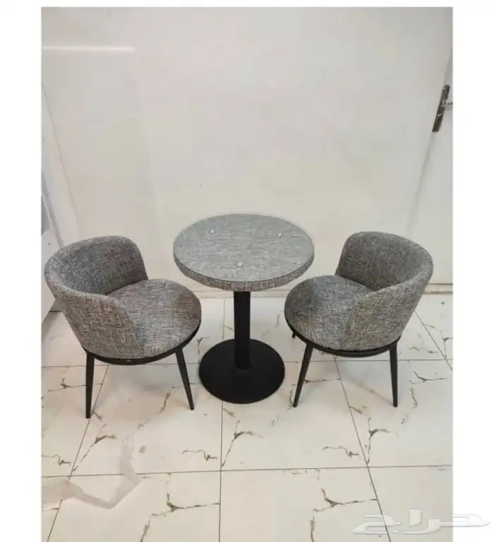 طاولات اطقم مع كرسيين وفي مع 4 كرسي وتس فقط 91