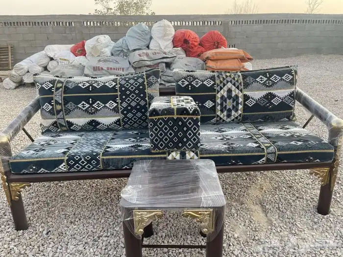 لبيع الكراسي الخارجيه 0