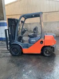 رافعة شوكية (فوركلفت) forkliftللايجار بجميع المقاسات 7