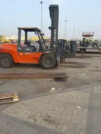 رافعة شوكية (فوركلفت) forkliftللايجار بجميع المقاسات 0