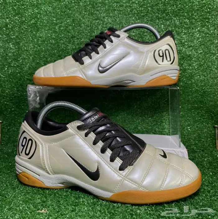 كرة قدم وجزم اديداس نايك NIKE 90 كلاسيك كاس العالم والدوري 28