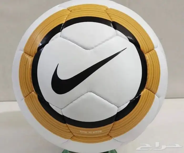 كرة قدم وجزم اديداس نايك NIKE 90 كلاسيك كاس العالم والدوري 8