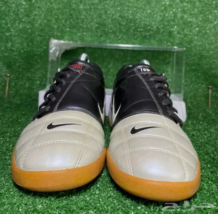 كرة قدم وجزم اديداس نايك NIKE 90 كلاسيك كاس العالم والدوري 27