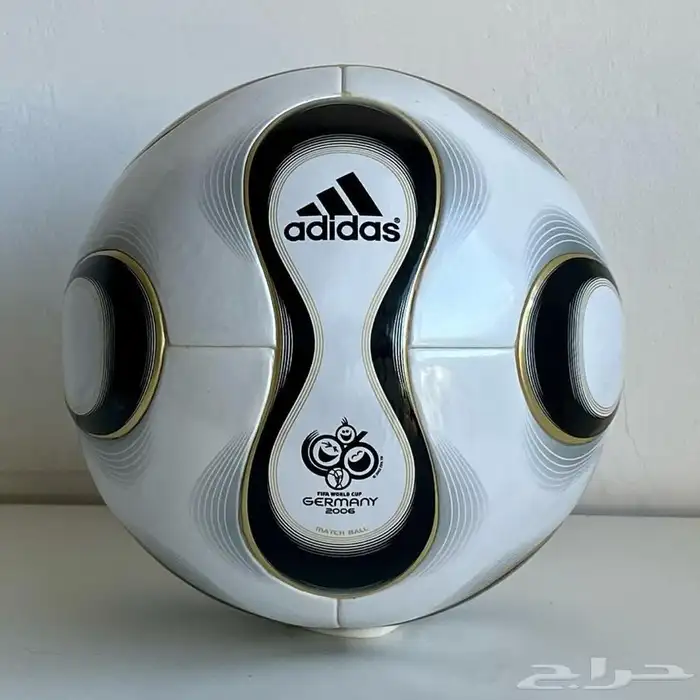 كرة قدم وجزم اديداس نايك NIKE 90 كلاسيك كاس العالم والدوري 22