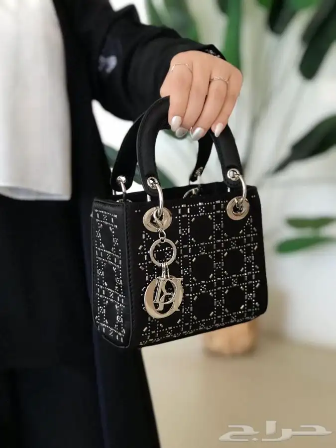 سكارفات 150 ريال وشنط درجه اولى 6